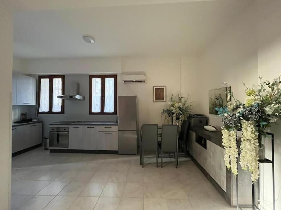 Bilocale Confortevole A Due Passi Dalla Stazione Appartement Florence